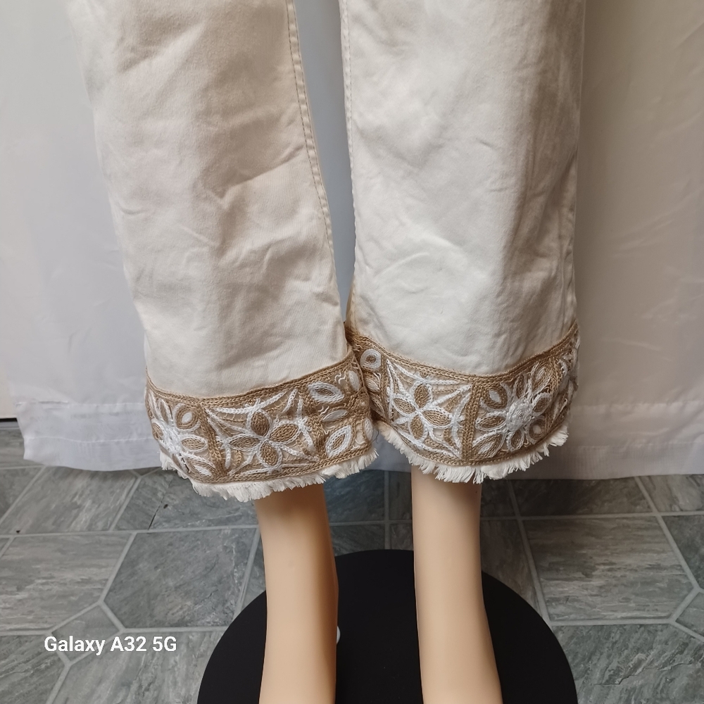 Charlies B Size 8 Cream Jeans with Embroidered Detail - Picture 6 of 14
